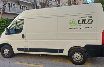 Furgone Grande uso città noleggio Trieste