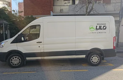 Furgone XL Ford Transit noleggio Trieste